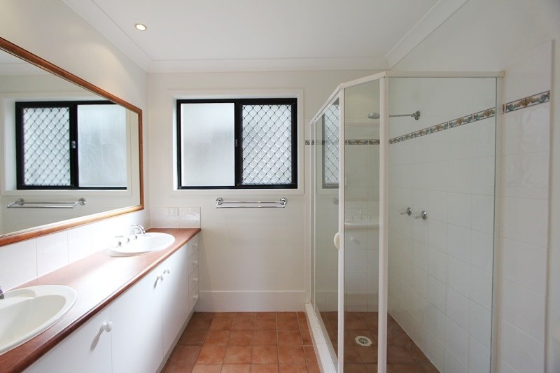 2/281 Cotlew Street West  ASHMORE 6