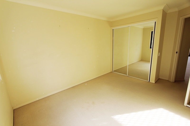 2/281 Cotlew Street West  ASHMORE 7