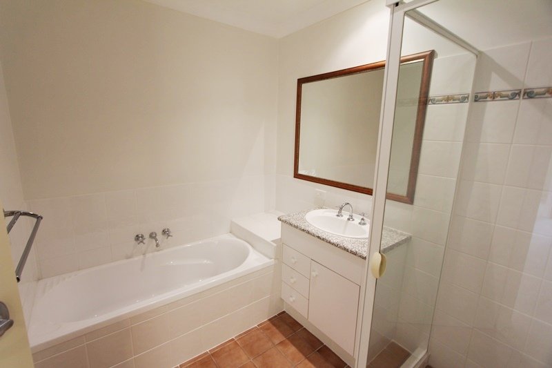 2/281 Cotlew Street West  ASHMORE 8