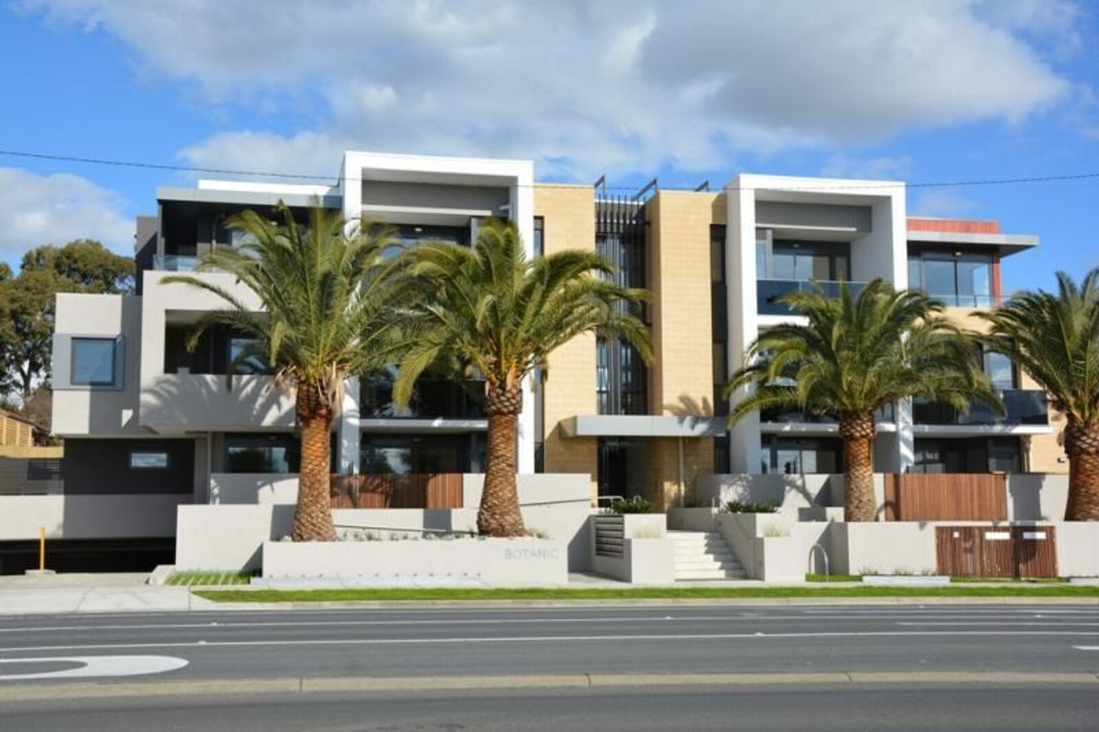 22/872-874 Doncaster Road, Doncaster, 3108