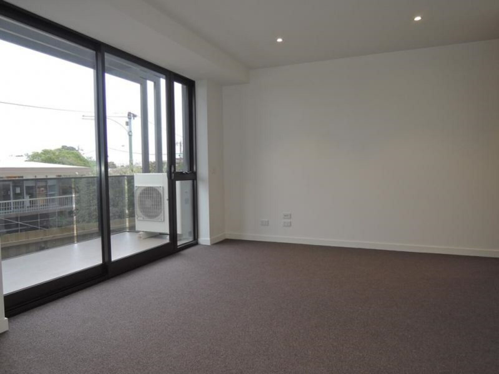 22/872-874 Doncaster Road, Doncaster, 3108