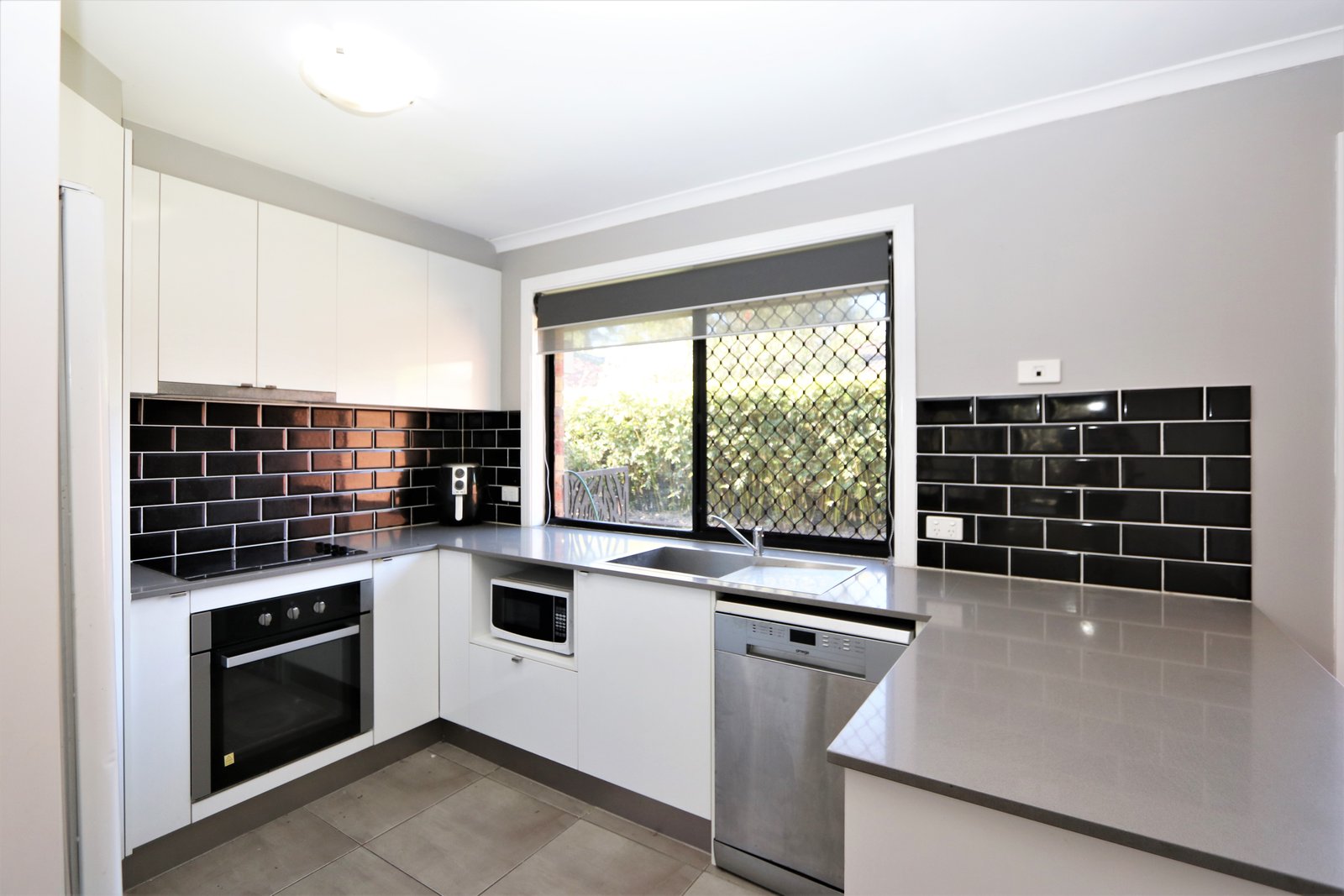 2/29-31 Golden Palms Court ASHMORE 3
