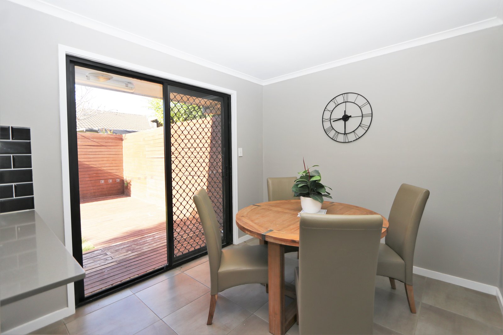 2/29-31 Golden Palms Court ASHMORE 6