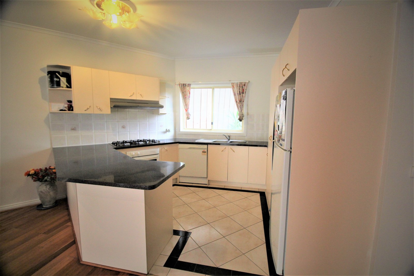 Gallery: 2/29 Keyes Street