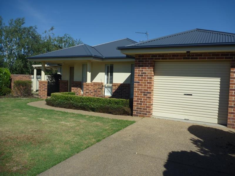 2/29 Lansdowne Avenue LAKE ALBERT 1