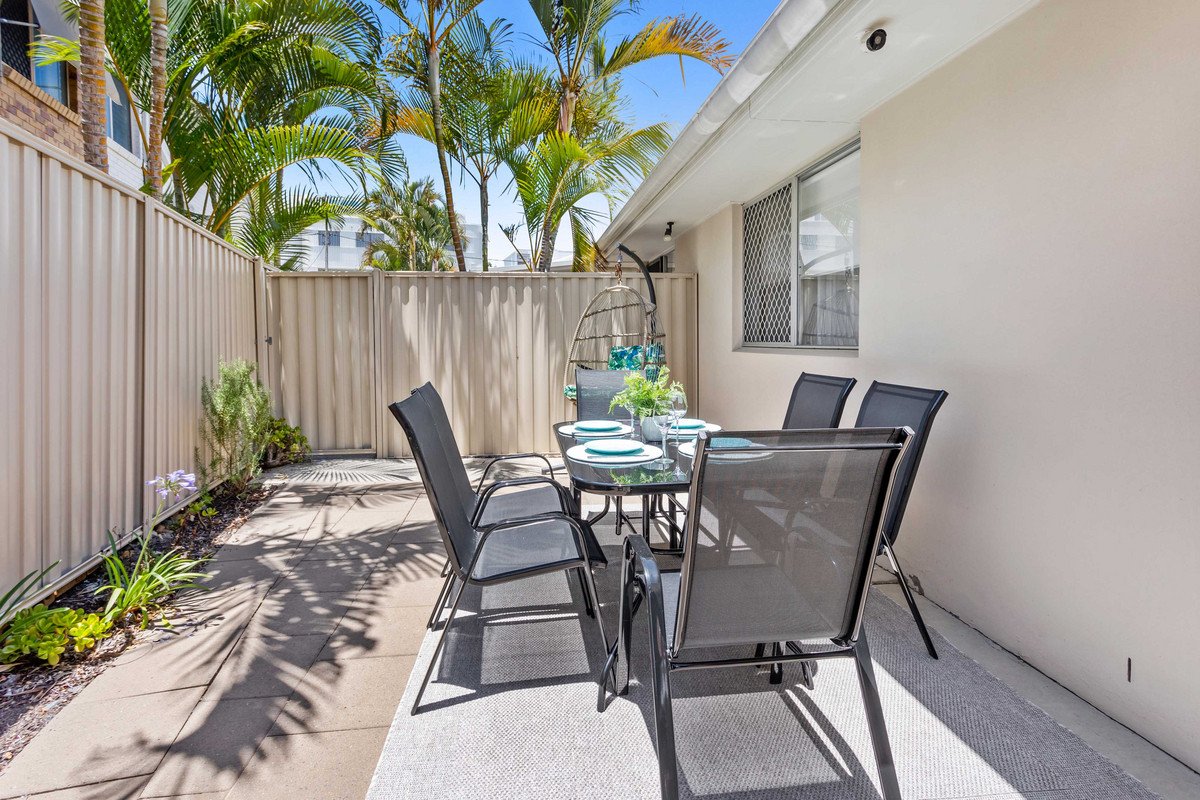 2/29 Riviera Road MIAMI 9