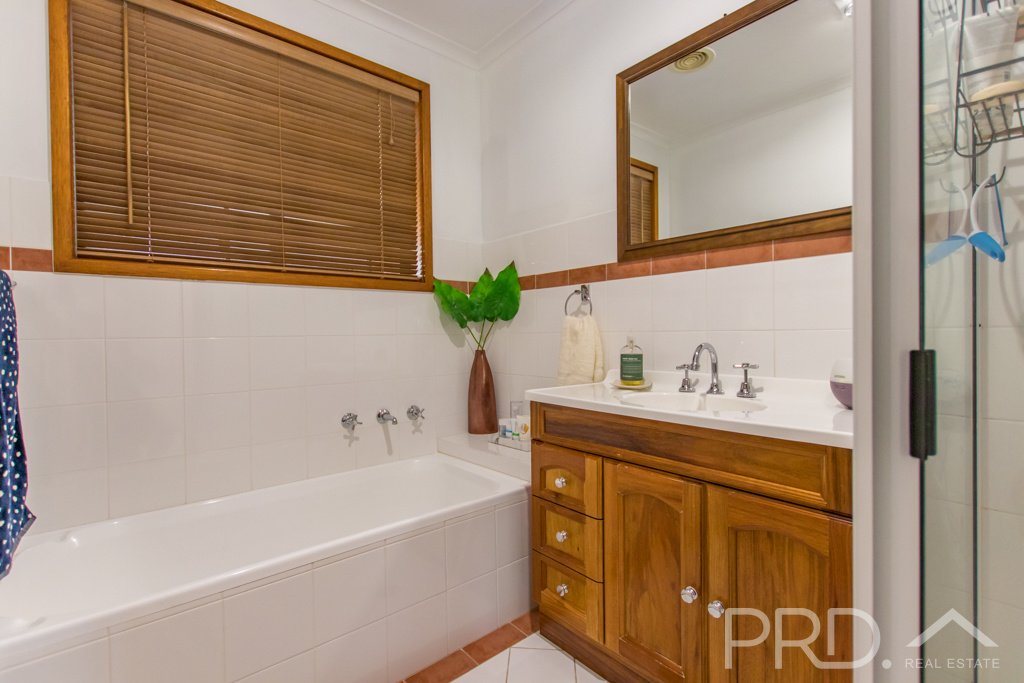 229 Simpson Street TUMUT 9