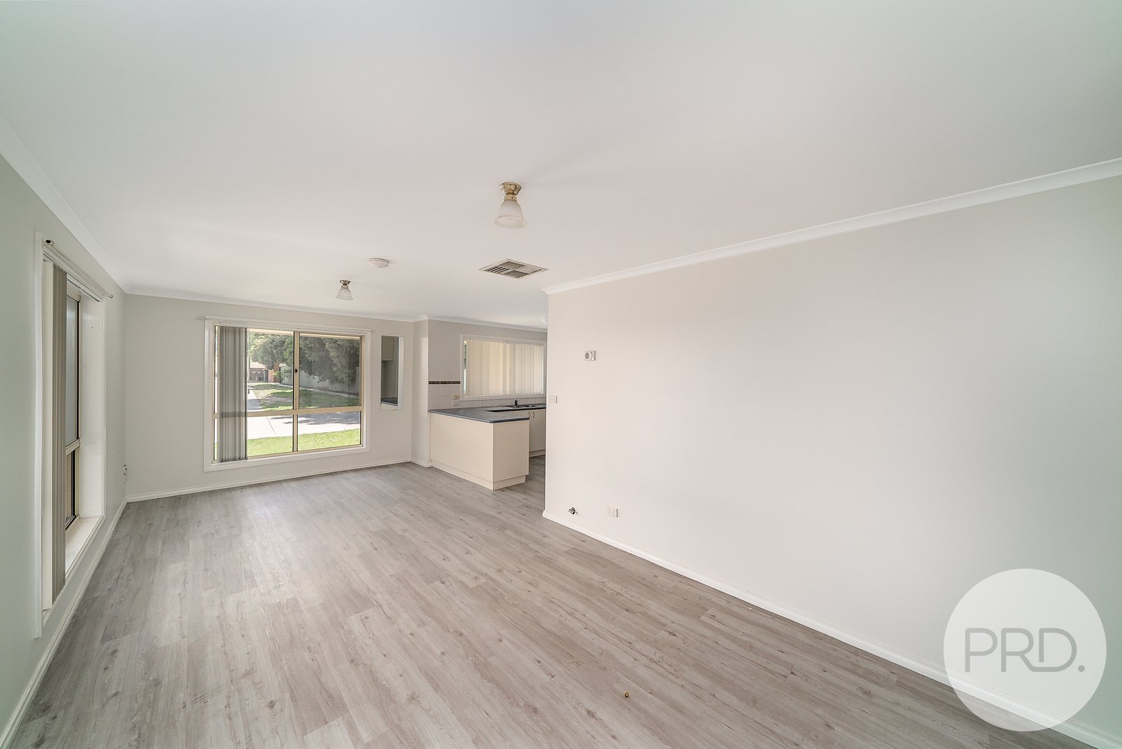 2/29 The Boulevarde  KOORINGAL 4