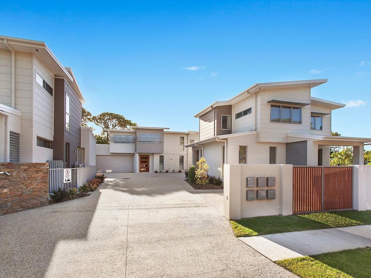 2/29 Ward Street SOUTHPORT 2