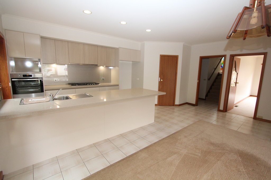 229 Wendouree Parade LAKE WENDOUREE 2