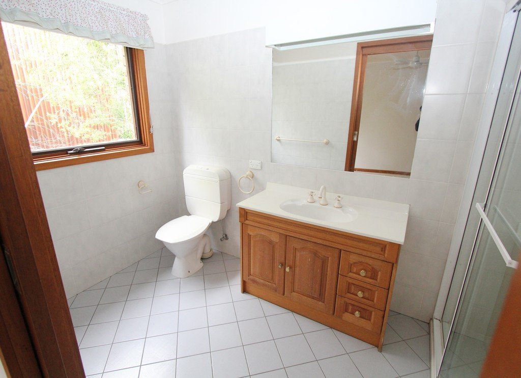 229 Wendouree Parade LAKE WENDOUREE 9