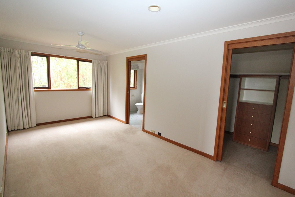 229 Wendouree Parade LAKE WENDOUREE 12