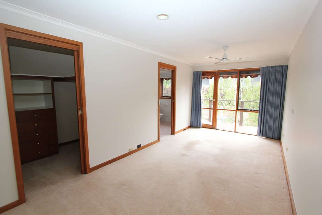 229 Wendouree Parade LAKE WENDOUREE 13