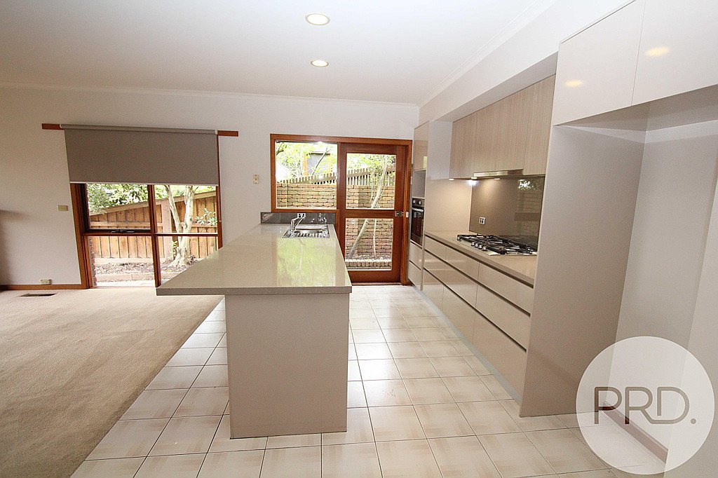 229 Wendouree Parade LAKE WENDOUREE 2