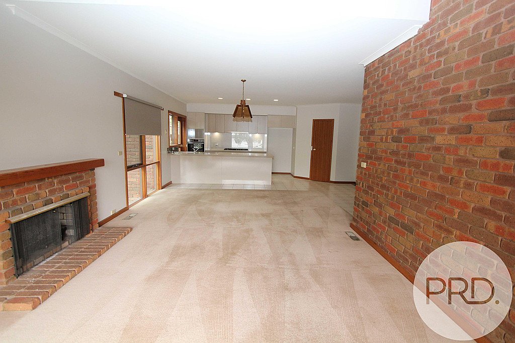 229 Wendouree Parade LAKE WENDOUREE 3