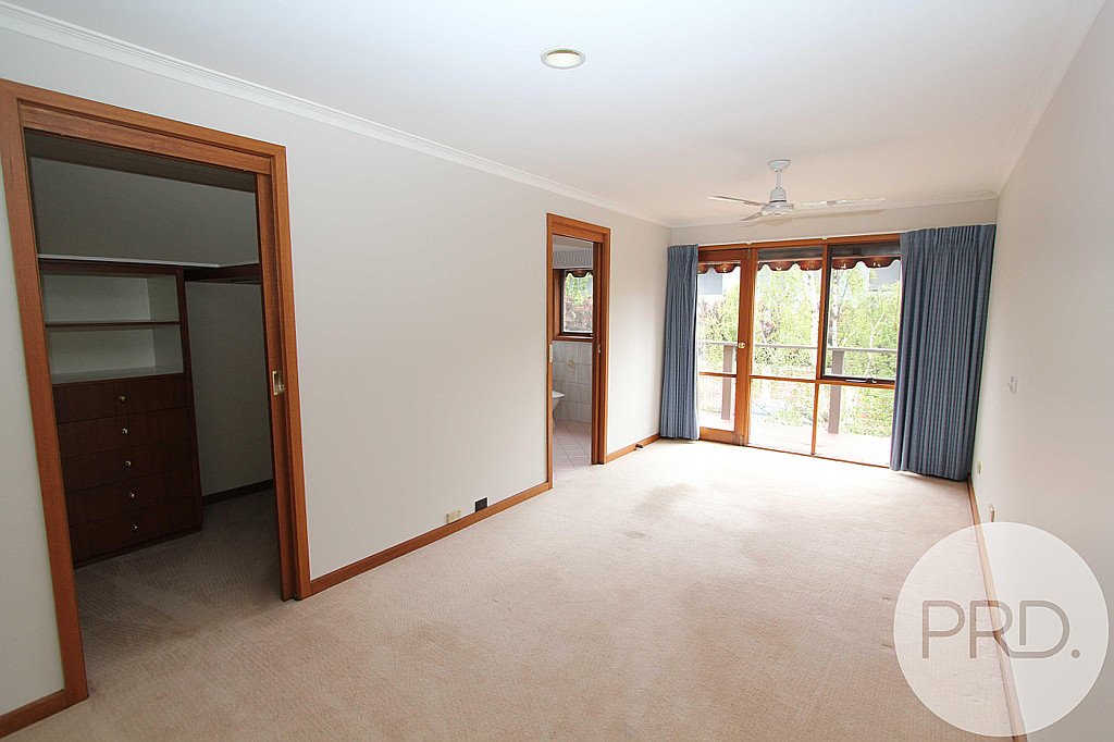 229 Wendouree Parade LAKE WENDOUREE 8