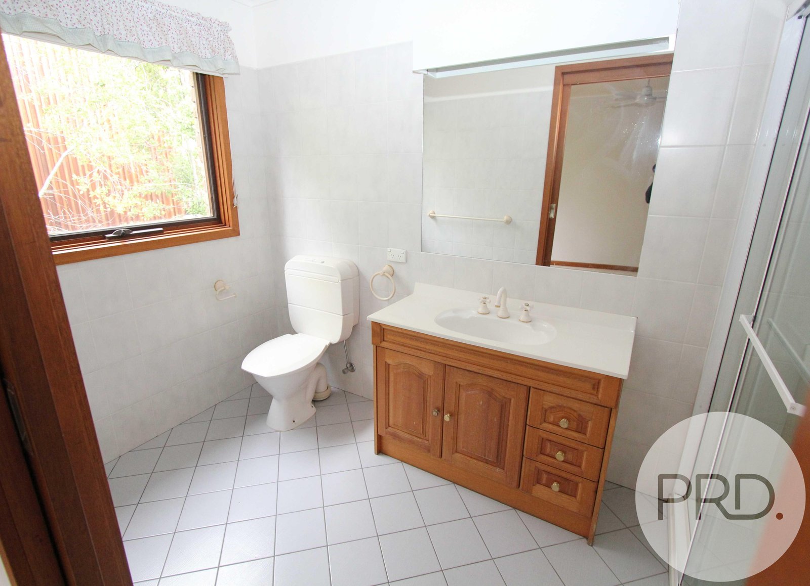 229 Wendouree Parade LAKE WENDOUREE 11