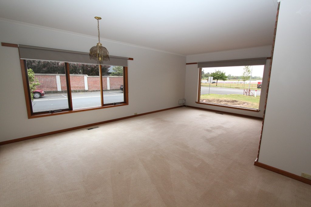 229 Wendouree Parade LAKE WENDOUREE 3