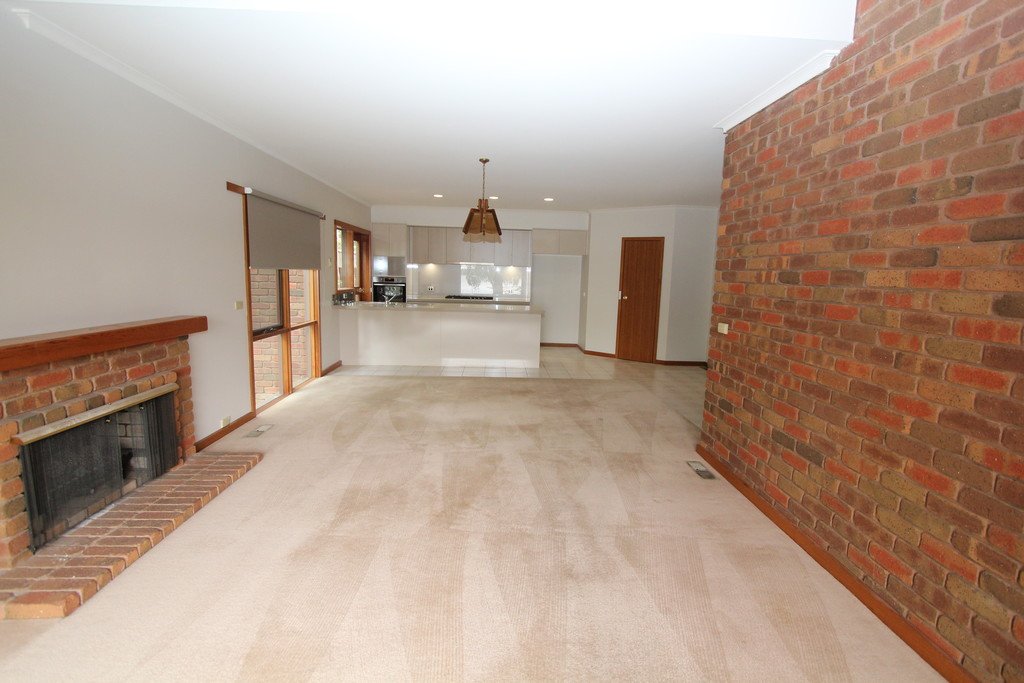 229 Wendouree Parade LAKE WENDOUREE 5