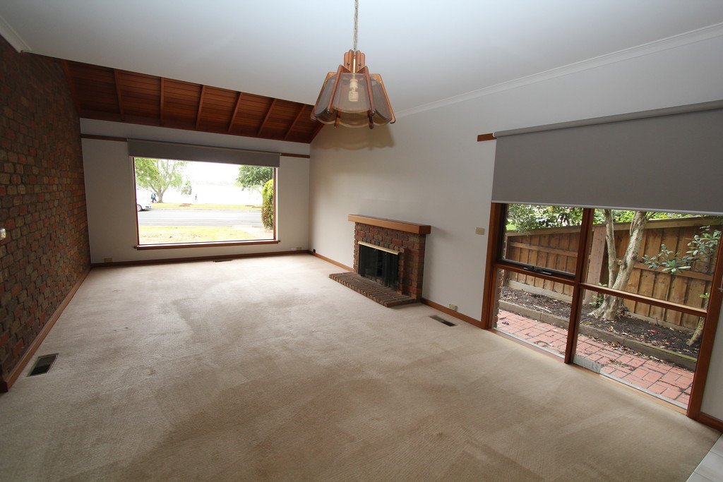 229 Wendouree Parade LAKE WENDOUREE 7