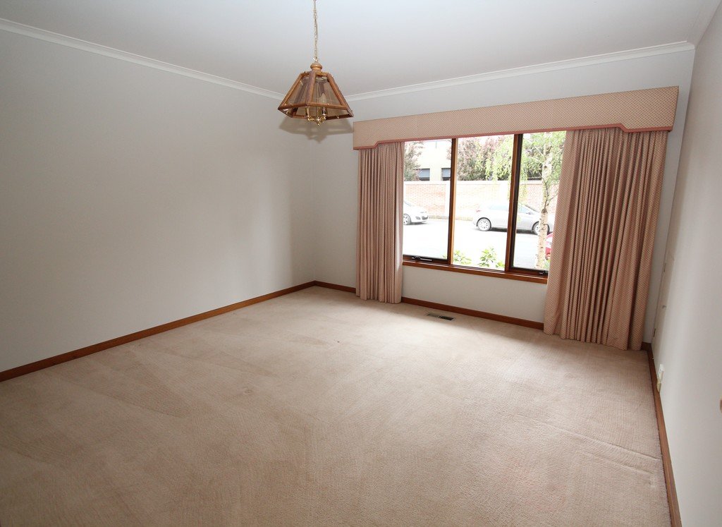 229 Wendouree Parade LAKE WENDOUREE 8