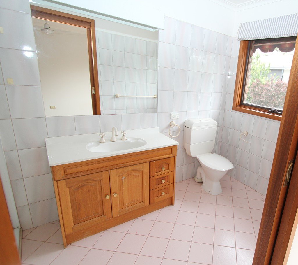 229 Wendouree Parade LAKE WENDOUREE 10