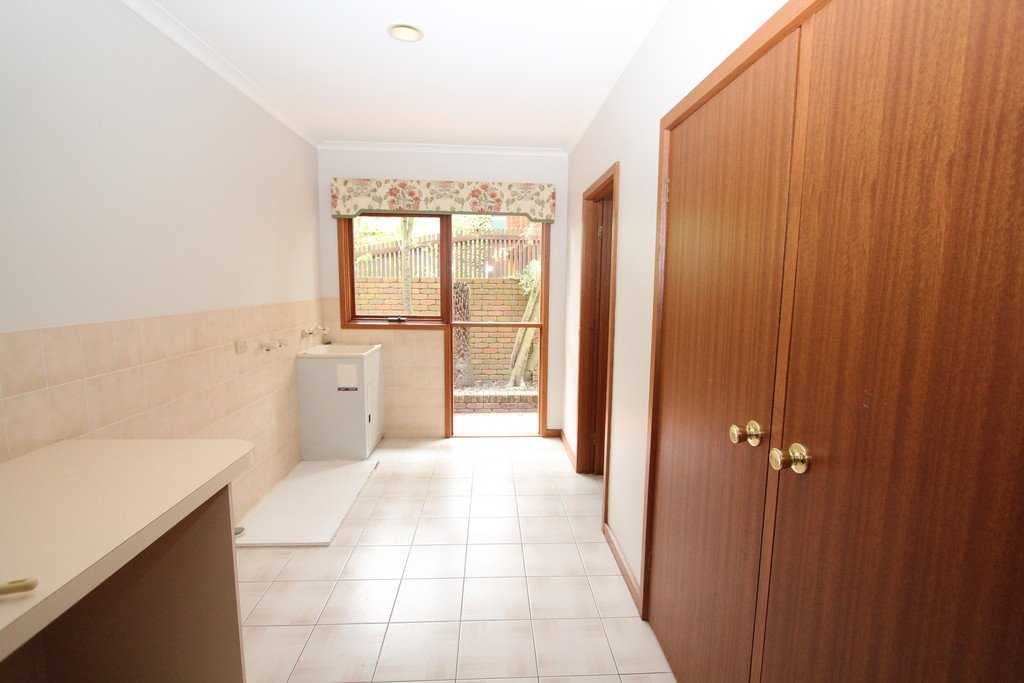 229 Wendouree Parade LAKE WENDOUREE 11