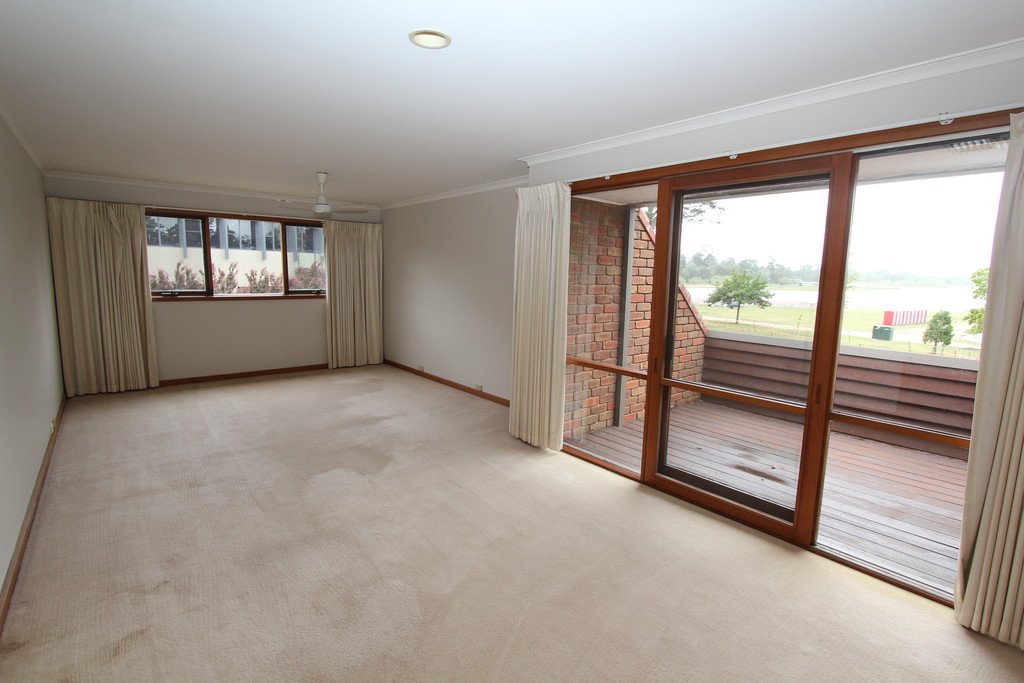 229 Wendouree Parade LAKE WENDOUREE 16