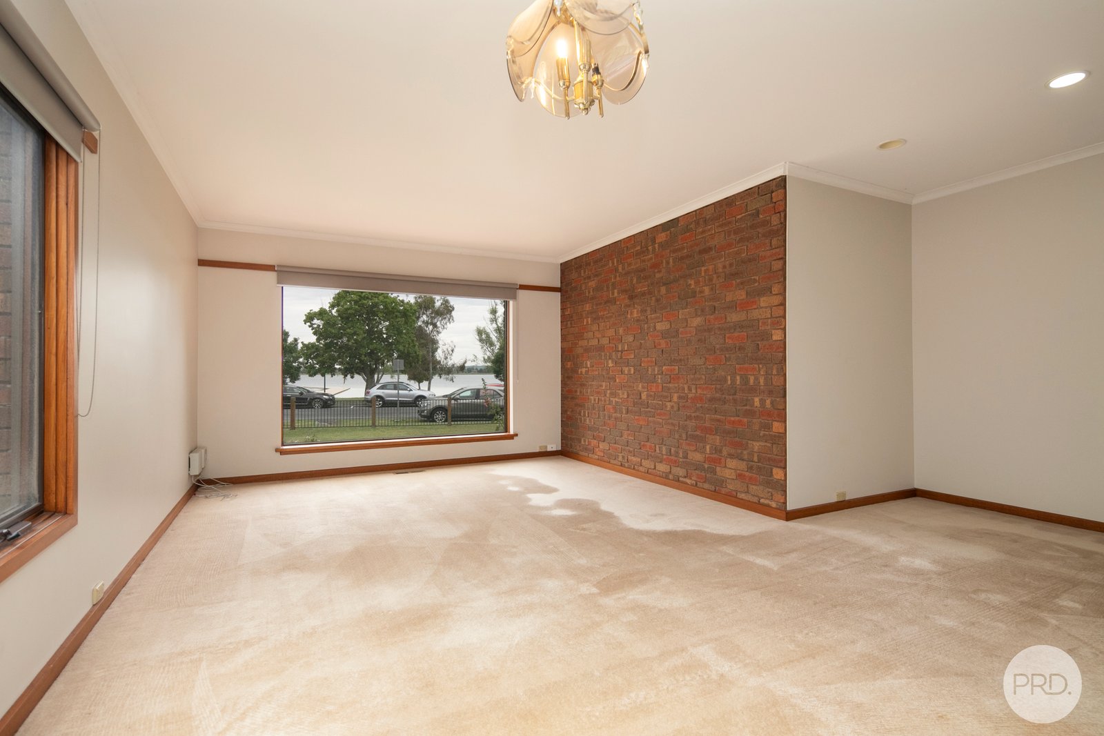 229 Wendouree Parade LAKE WENDOUREE 8