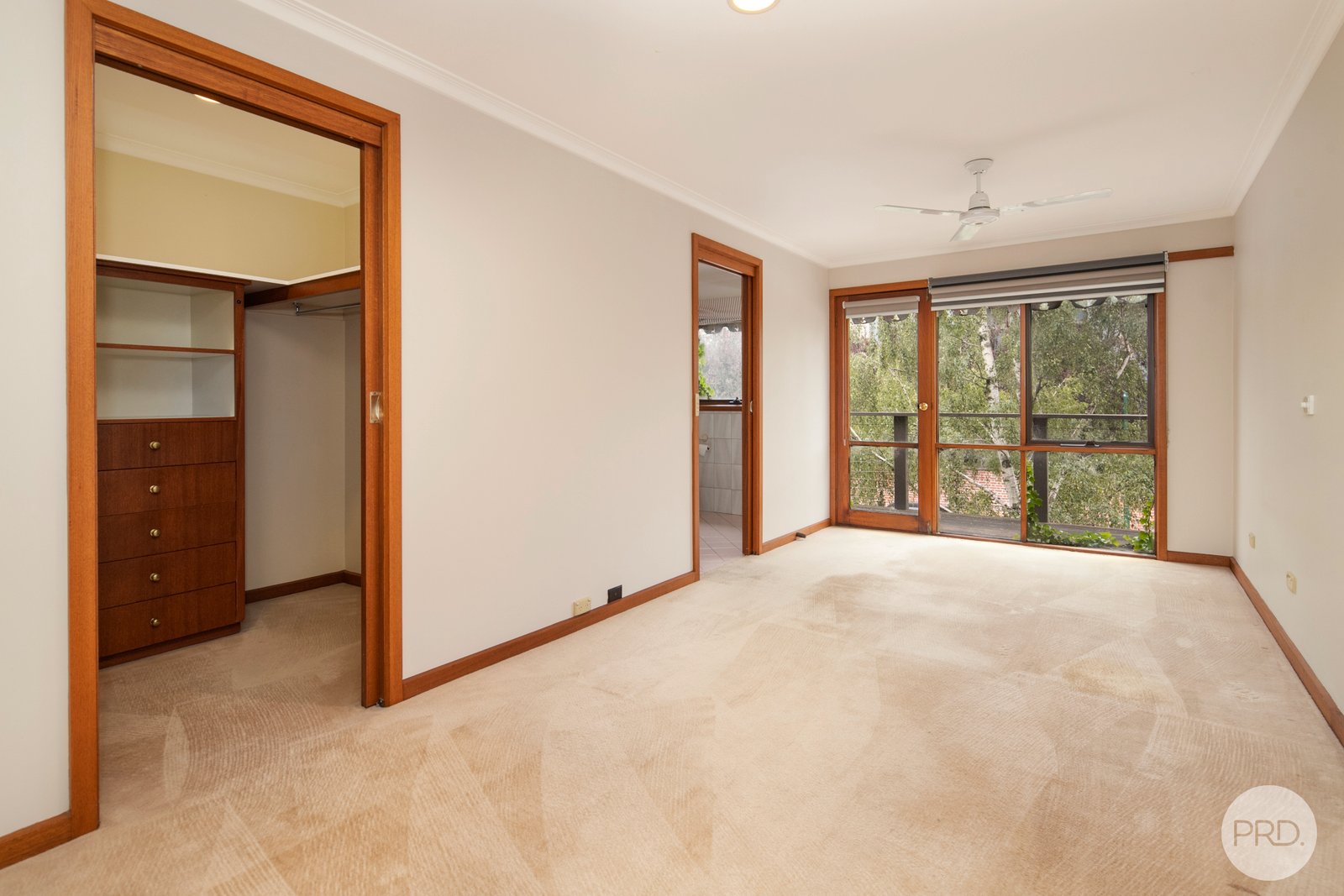 229 Wendouree Parade LAKE WENDOUREE 12