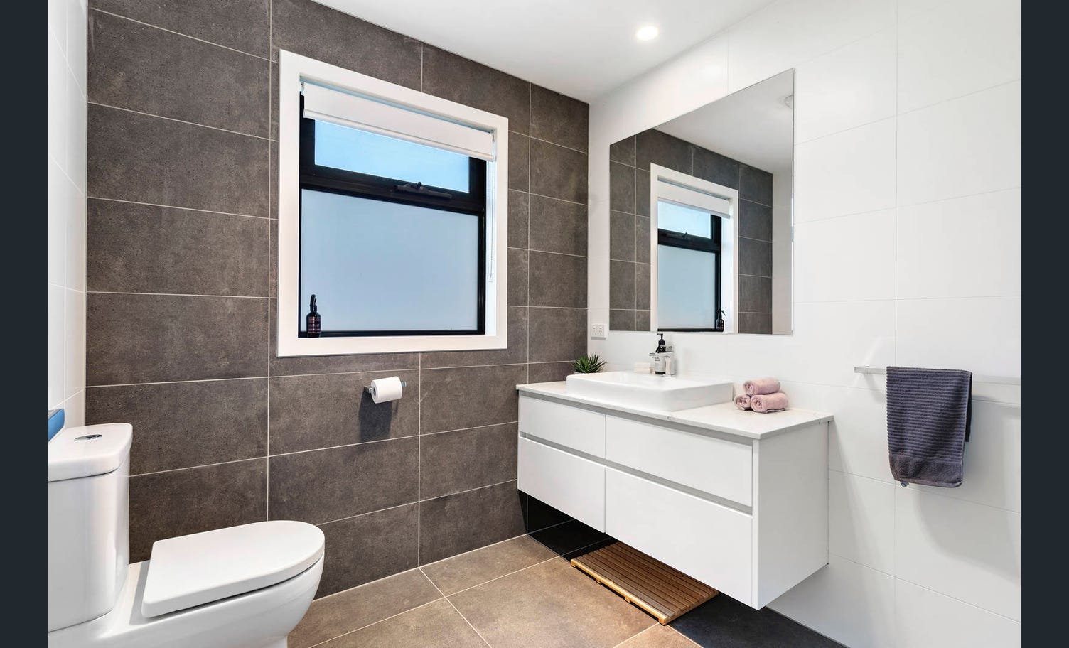 Real Estate and Property in 2/29 Worsley Avenue, Clayton South, VIC