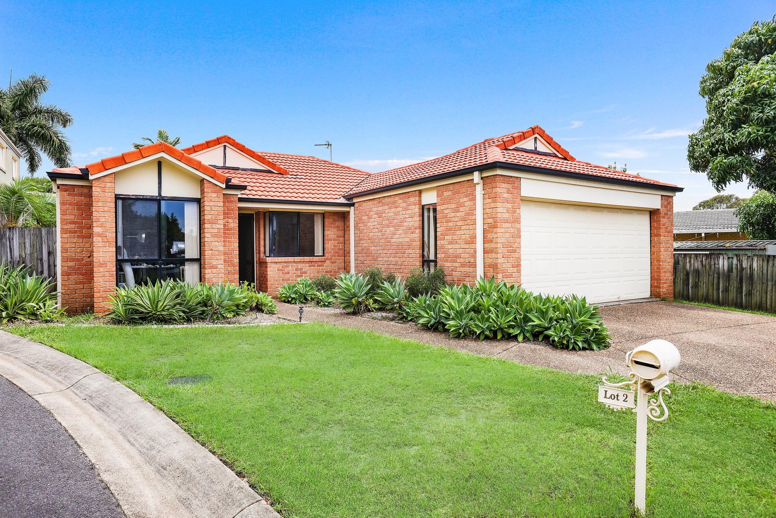 2/291 Ashmore Road BENOWA 1