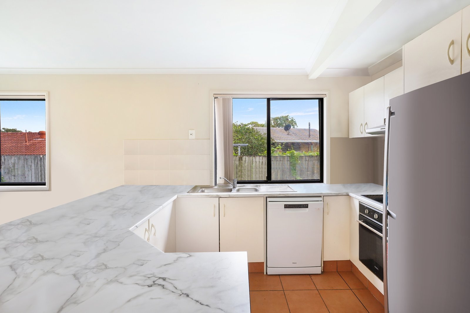 2/291 Ashmore Road BENOWA 5