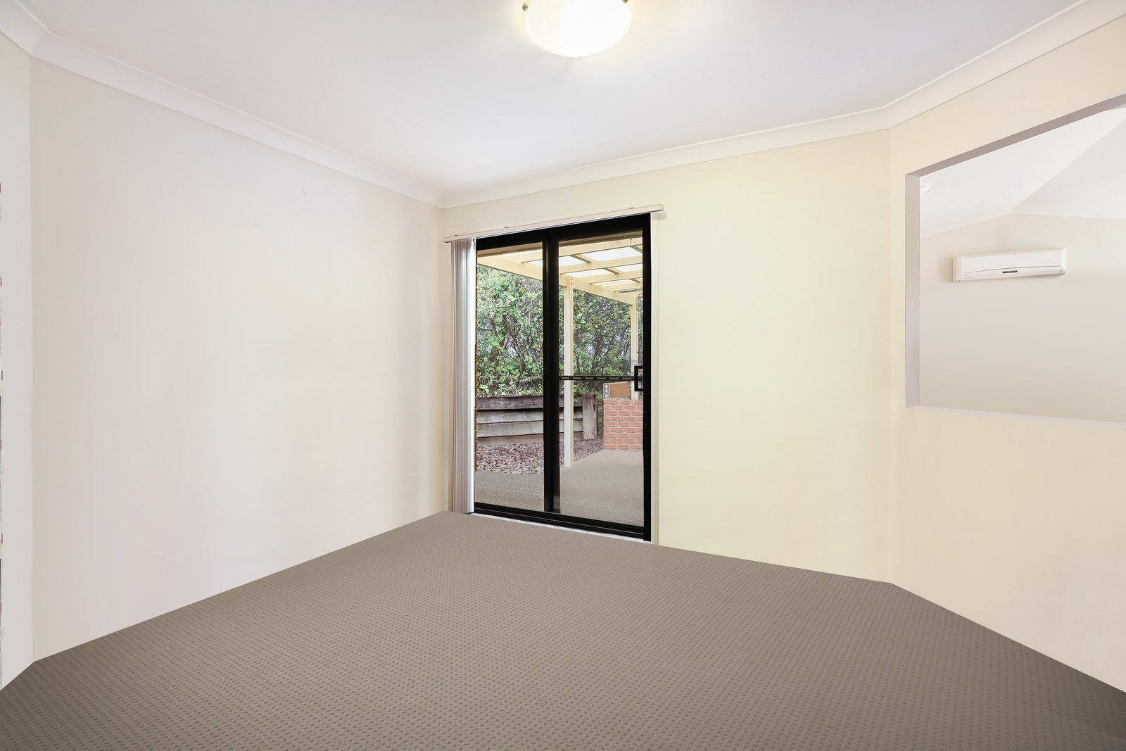 2/291 Ashmore Road BENOWA 12