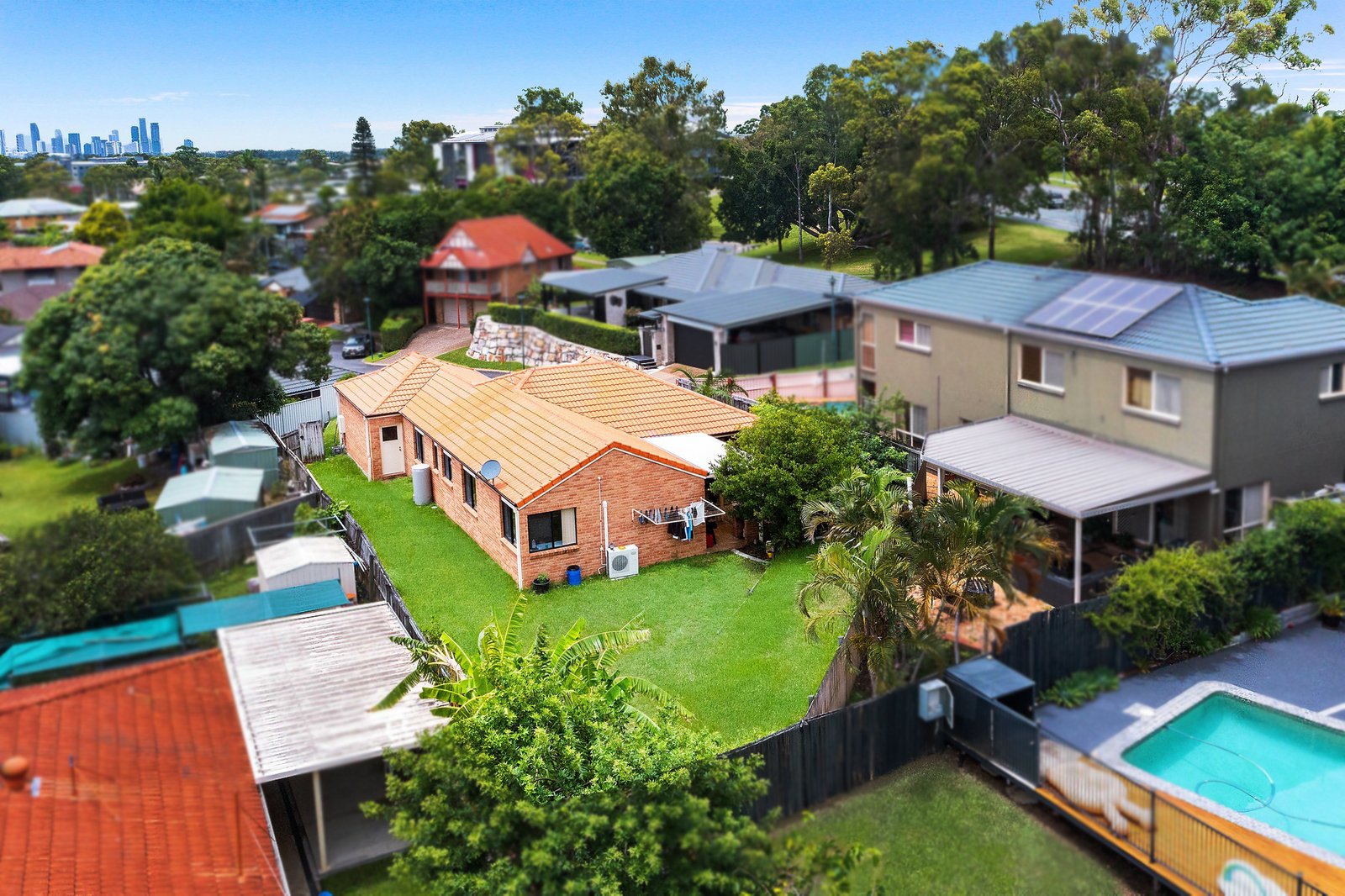 2/291 Ashmore Road BENOWA 15