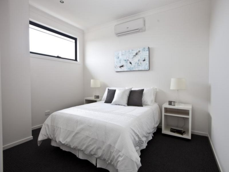 Gallery: 2/2A Bishop Street