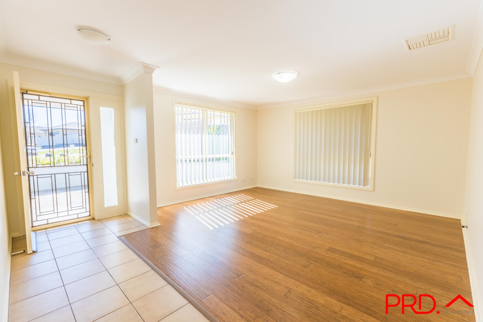 22A James Place TAMWORTH 4