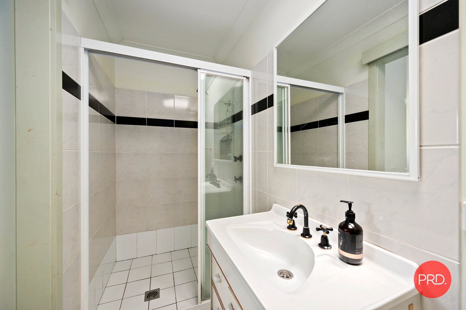 2/2A Norman Hill Drive KORORA 8