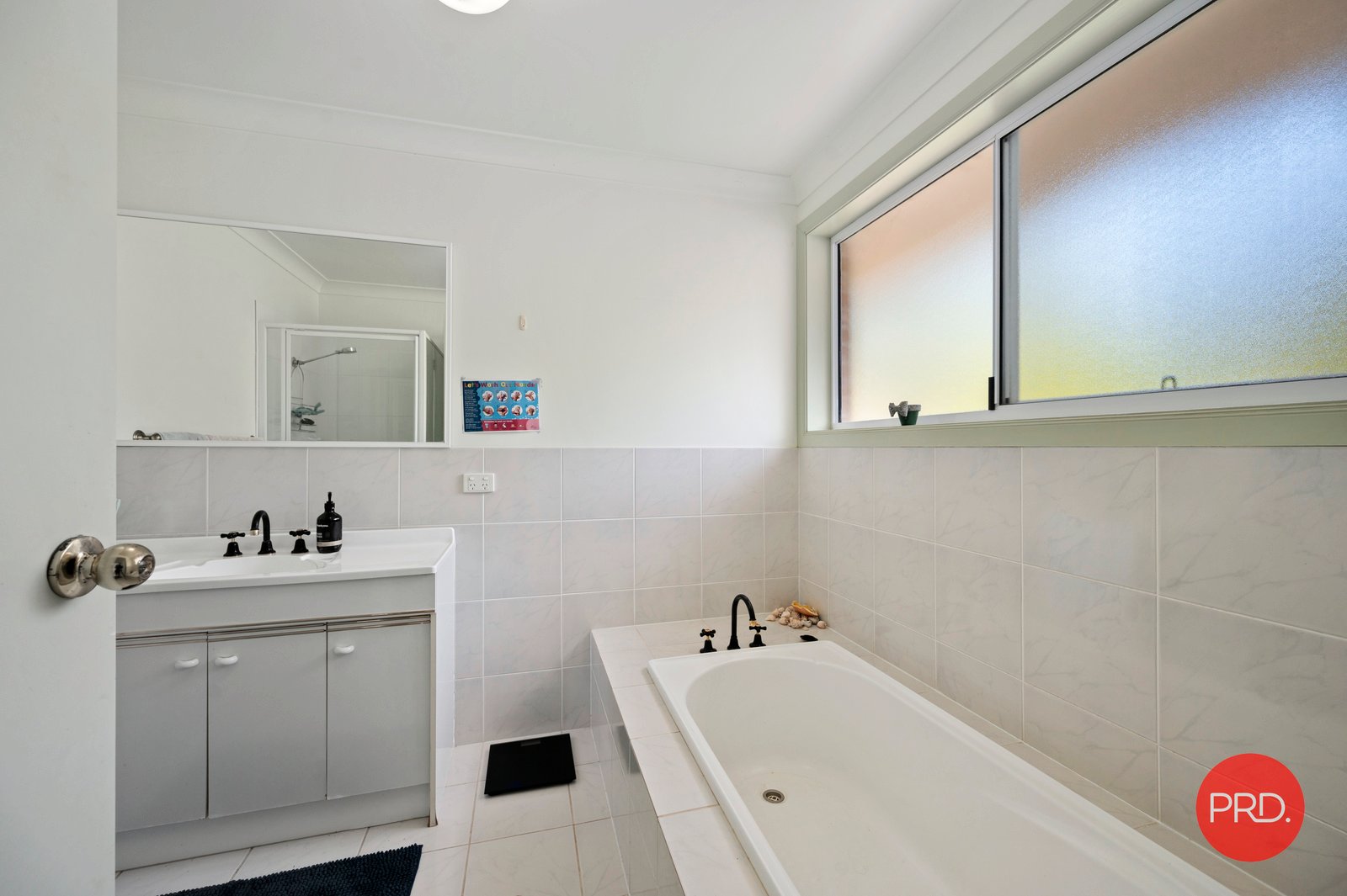 2/2A Norman Hill Drive KORORA 11