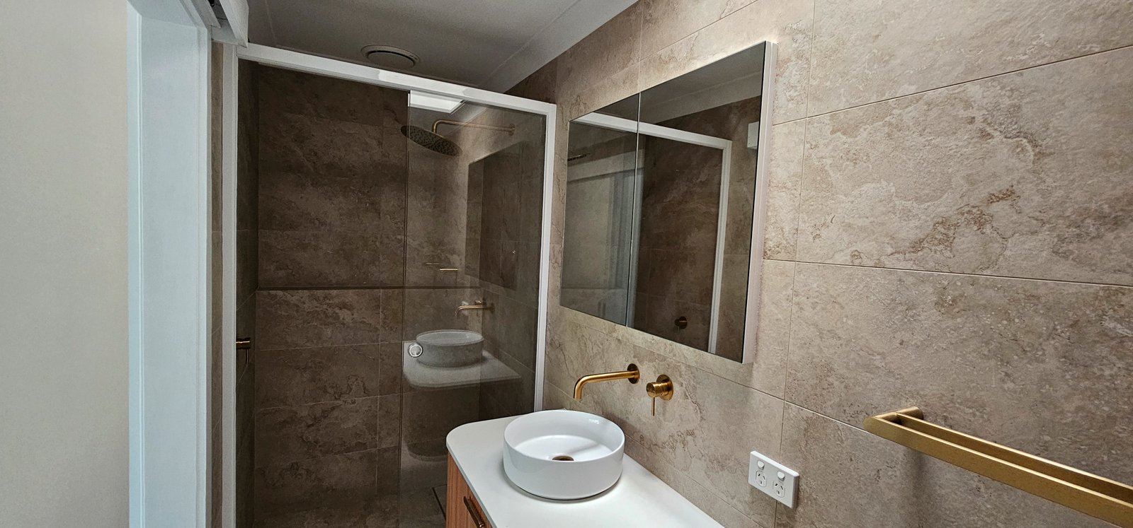 2/2A Norman Hill Drive KORORA 11