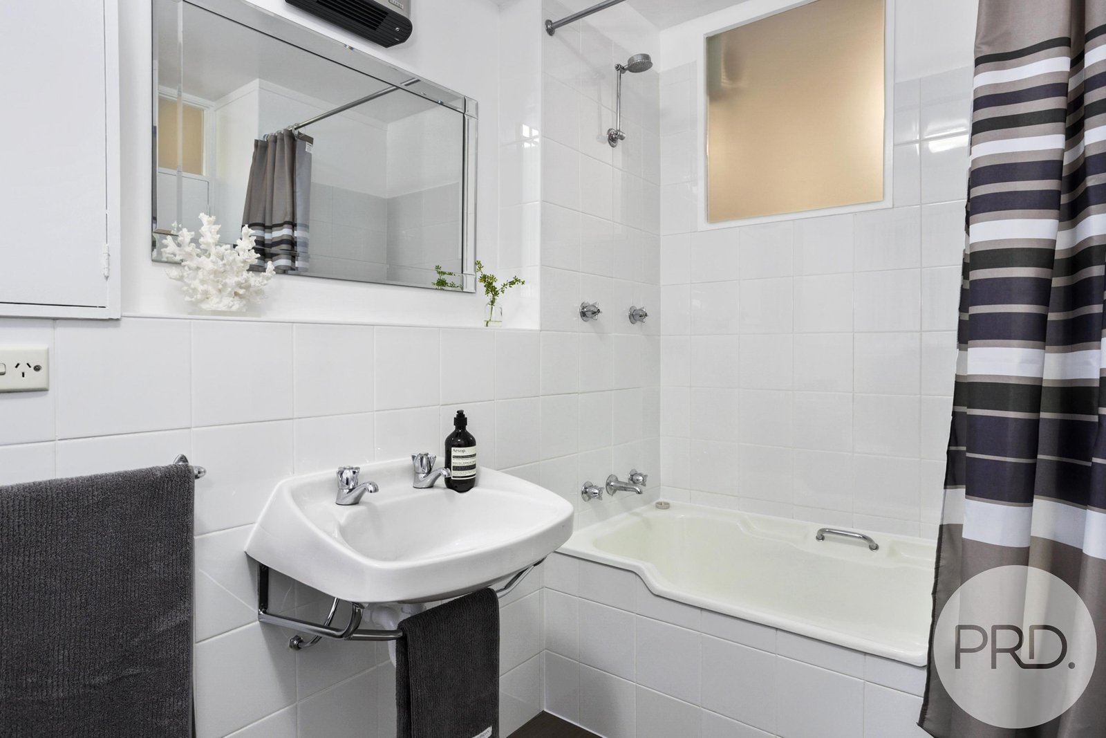 2/2a Sayer Crescent SANDY BAY 11