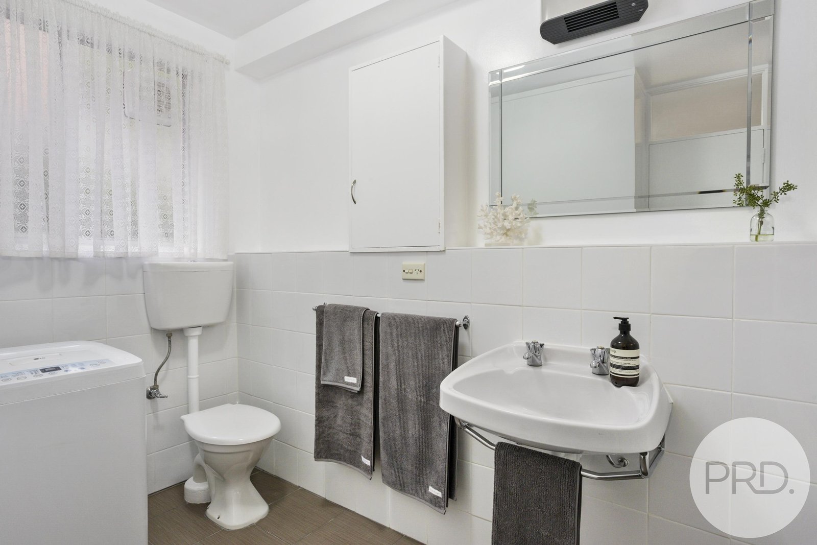 2/2a Sayer Crescent SANDY BAY 12