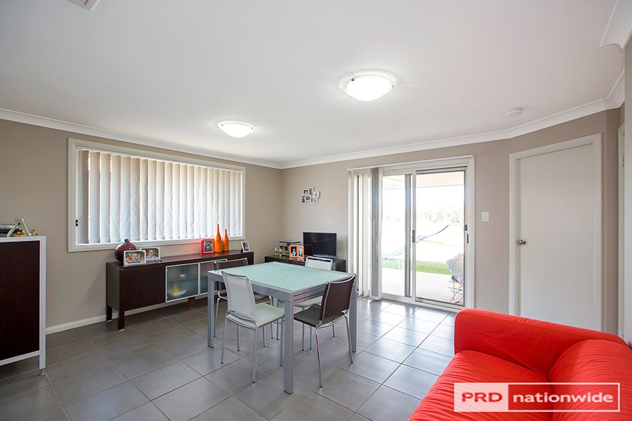 22A Tulipwood Crescent TAMWORTH 4