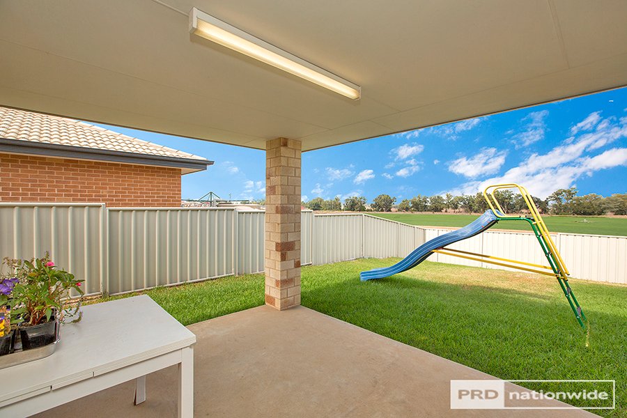 22A Tulipwood Crescent TAMWORTH 9