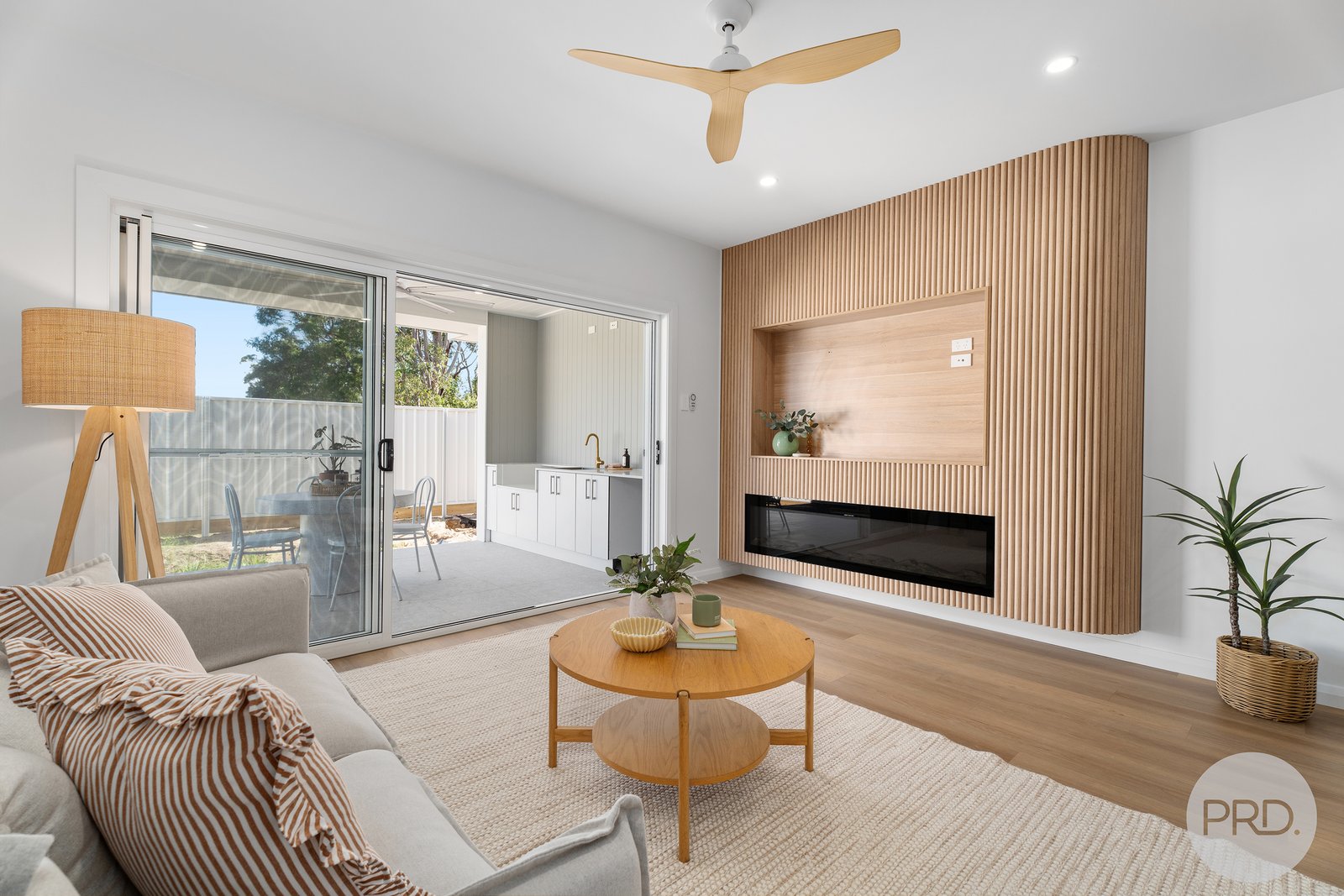 2/2B Bagnall Avenue SOLDIERS POINT 13