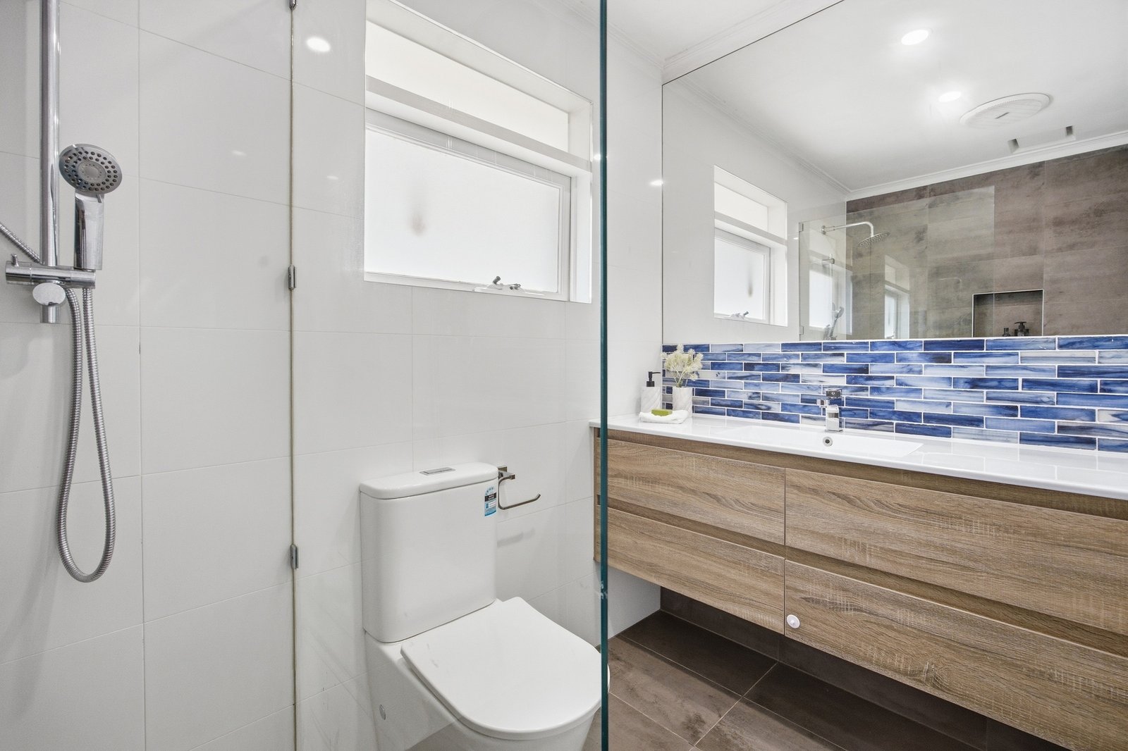 Gallery: 2/3-5 Morley Crescent