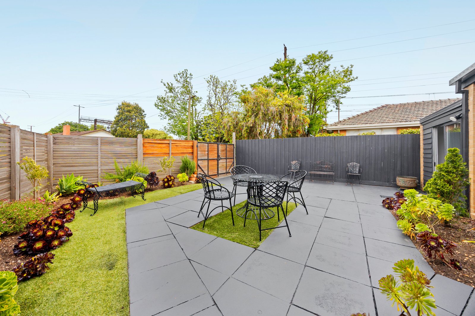 Gallery: 2/3-5 Wyuna Court
