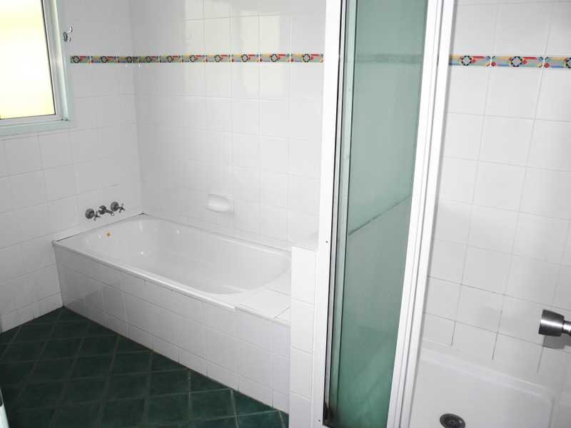 23 Alexander Street BOYNE ISLAND 19