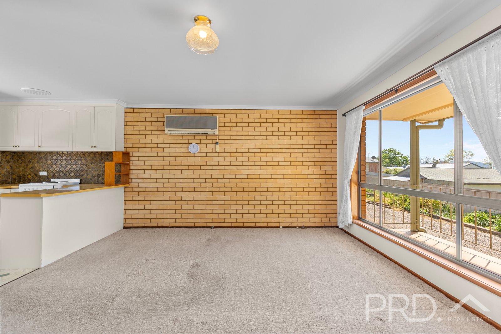 2/3 Anderson Place TUMUT 6