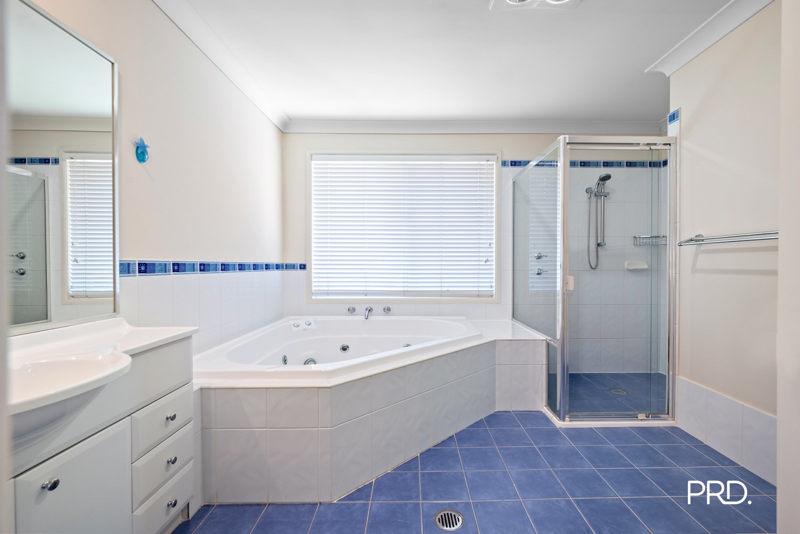 23 Barron Field Drive GLENMORE PARK 17